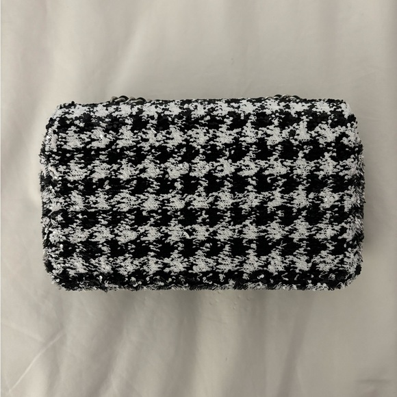 NWT 🖤 CHANEL 24A Black and White Houndstooth Sequin Mini Classic Flap Bag - Picture 6 of 16